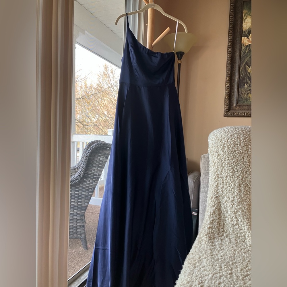 Lulus navy blue gown M